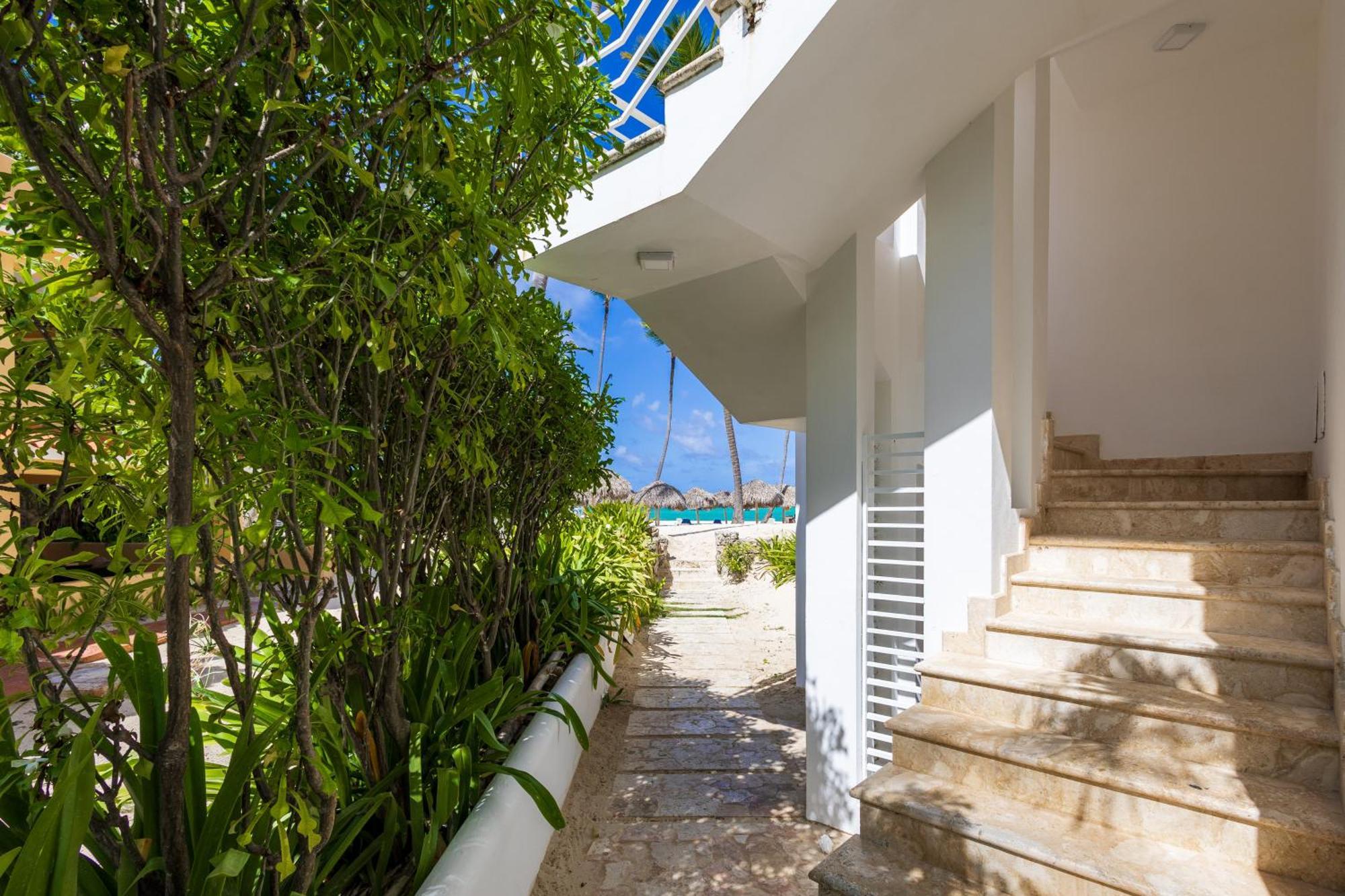 Prime Ocean View Punta Cana Apartments - 3-Bedroom Getaway With Private Terrace On Bavaro Beach 외부 사진